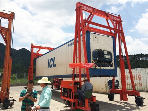 分體移動(dòng)式集裝箱吊車